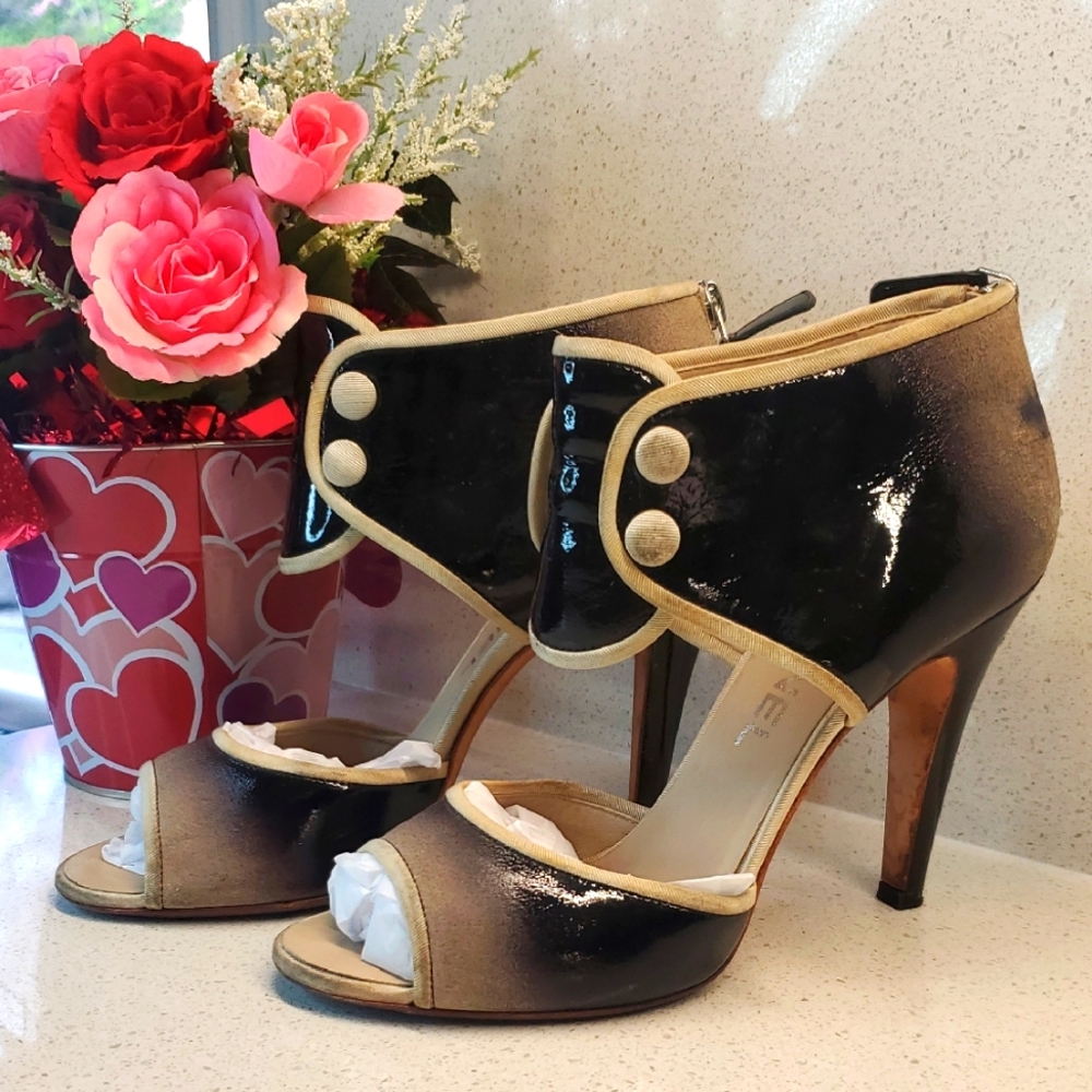 CHANEL Patent Black/Cream Leather Pumps